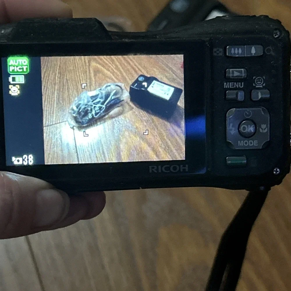 Ricoh WG WG-20 14.0MP Digital Waterproof Camera - Black - Tested W/Charger